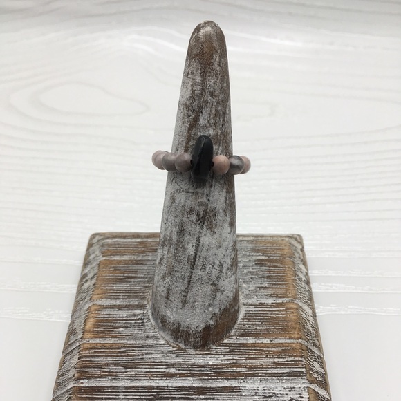 HANDCRAFTED Pink Zebra Jasper & Obsidian Chip Stretch Bead Ring - Picture 1 of 2